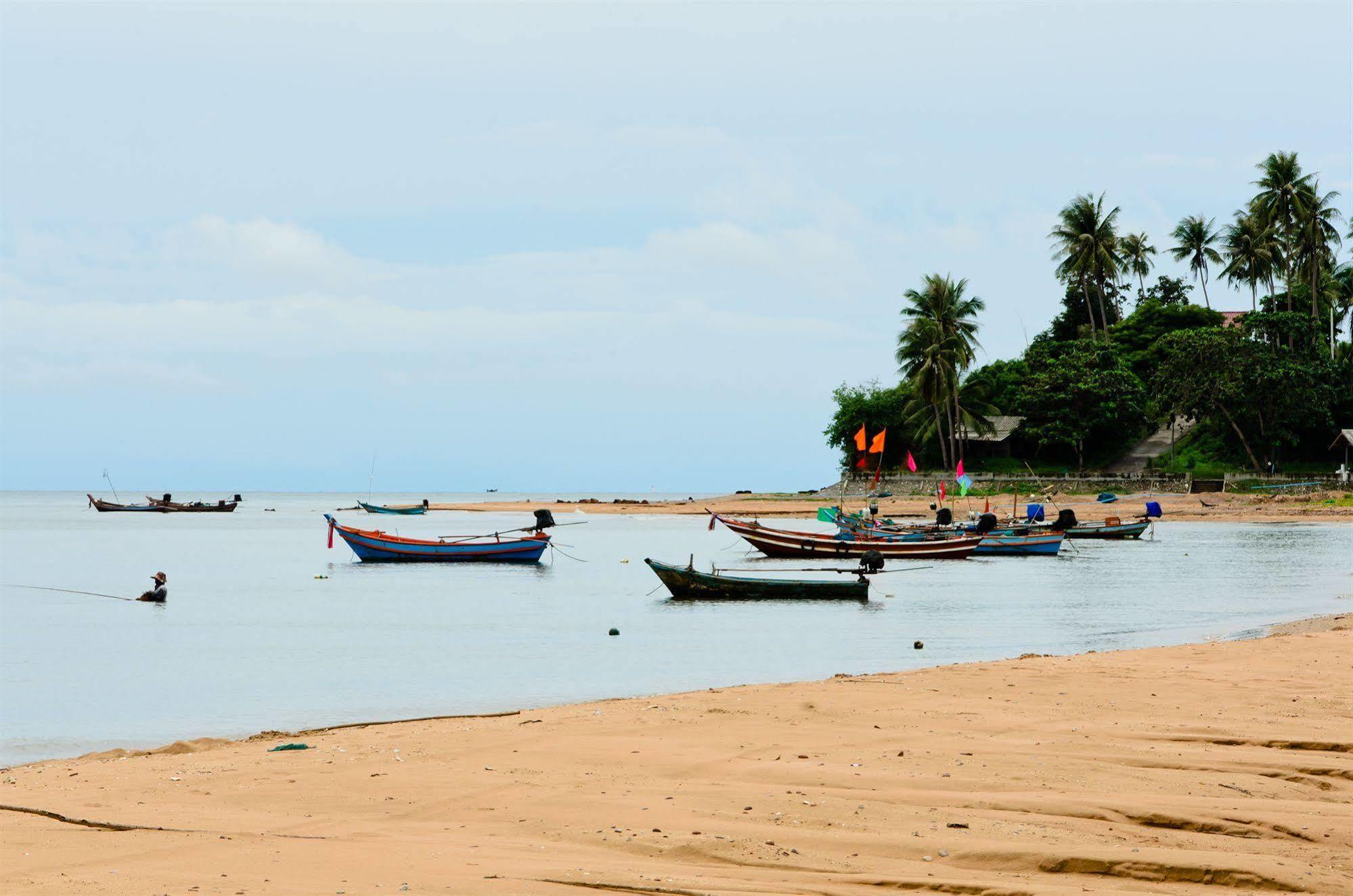 Sananwan Beach B&B Bang Saphan Noi Eksteriør billede