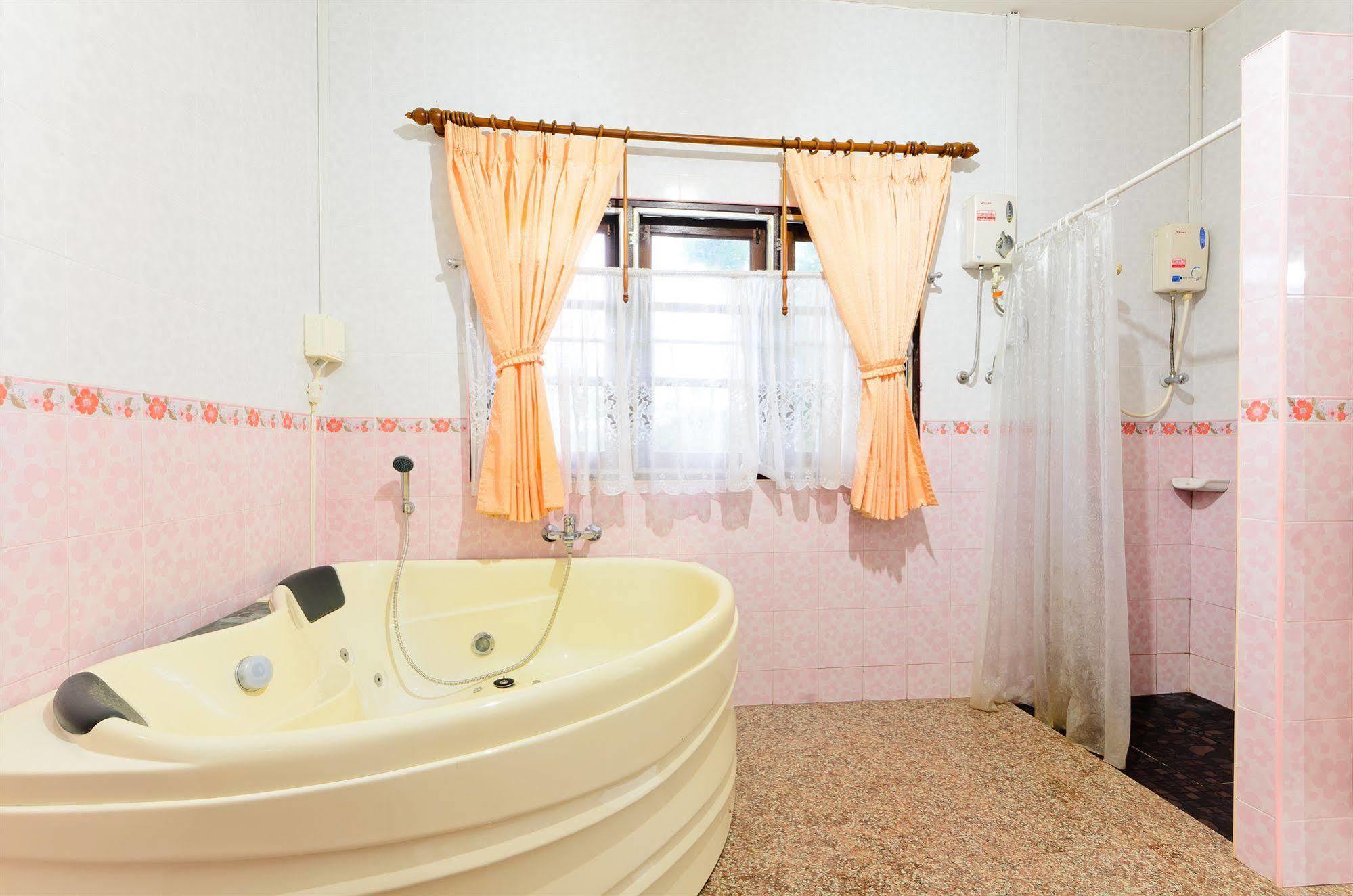 Sananwan Beach B&B Bang Saphan Noi Eksteriør billede